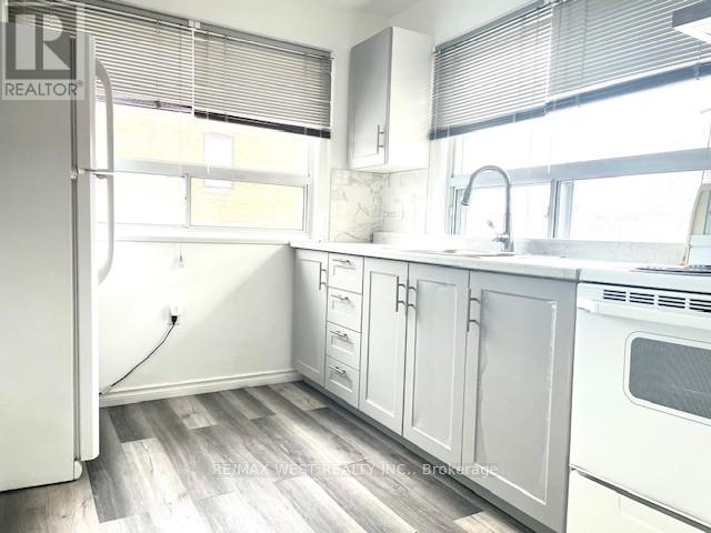 Upper - 321 Caledonia Road, Toronto, Ontario  M6E 4T4 - Photo 14 - W12825042