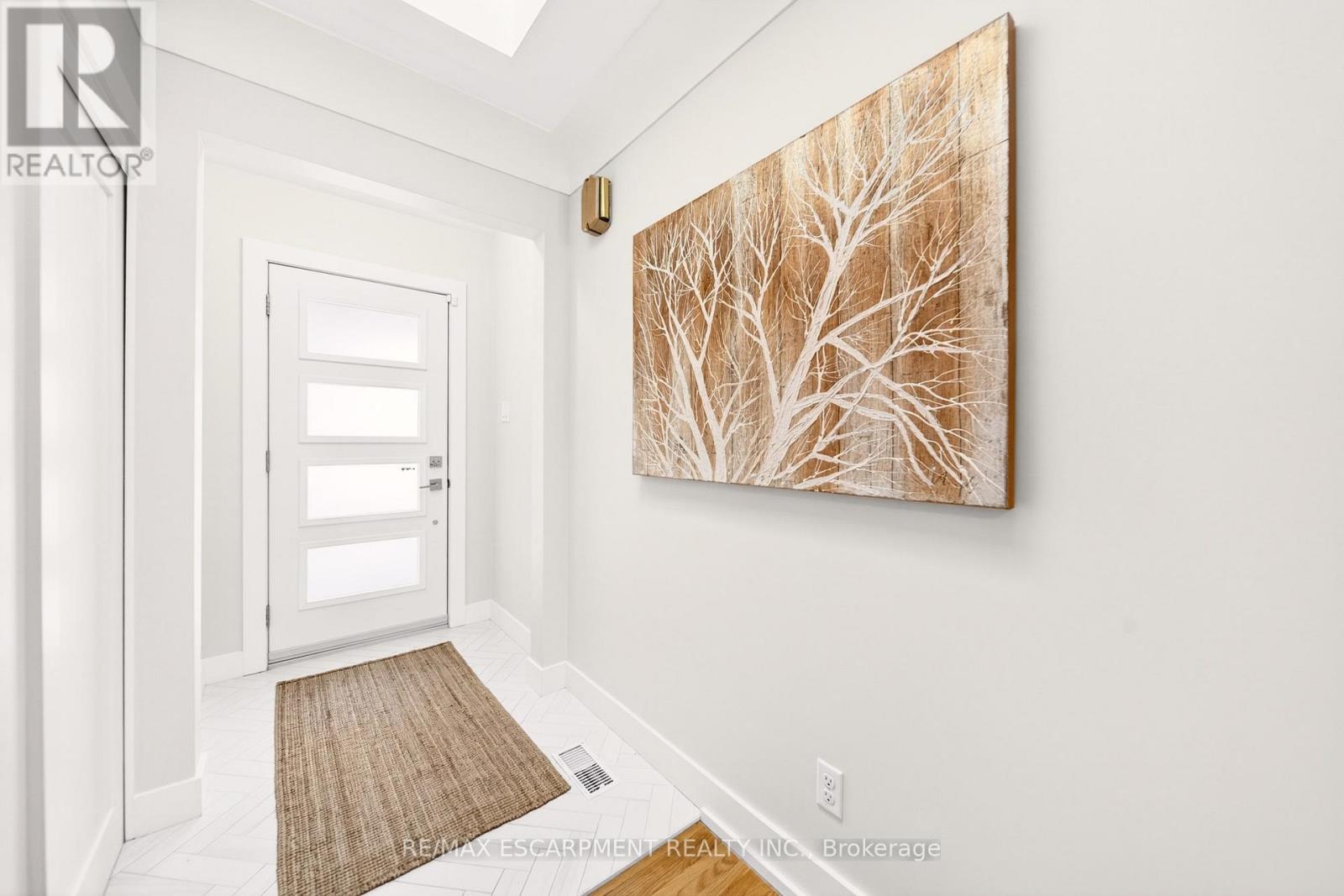 21 Victoria Street, Hamilton, Ontario  L0R 2H0 - Photo 4 - X12825028