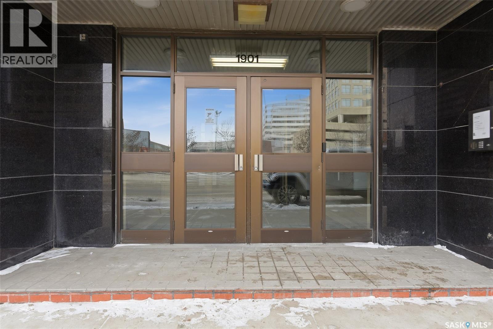 805 1901 Victoria Avenue, Regina, Saskatchewan  S4P 3R4 - Photo 2 - SK029239