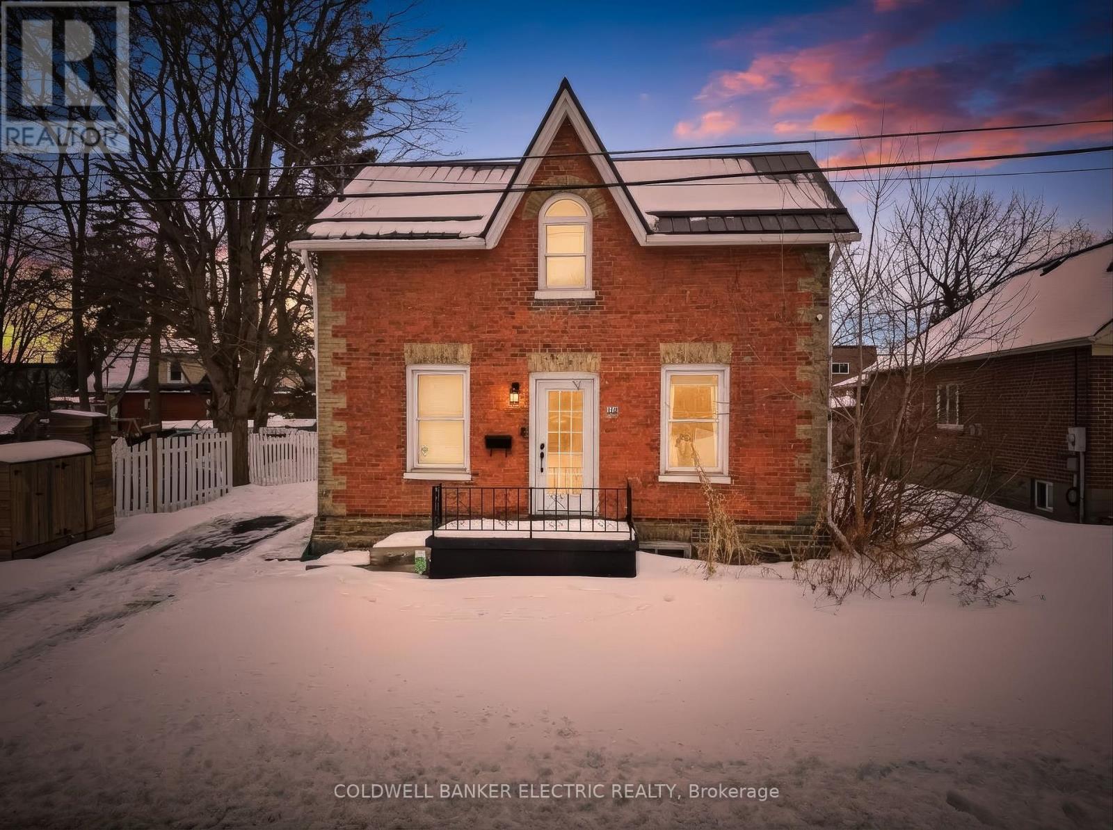 118 CEDAR STREET, Whitby, Ontario