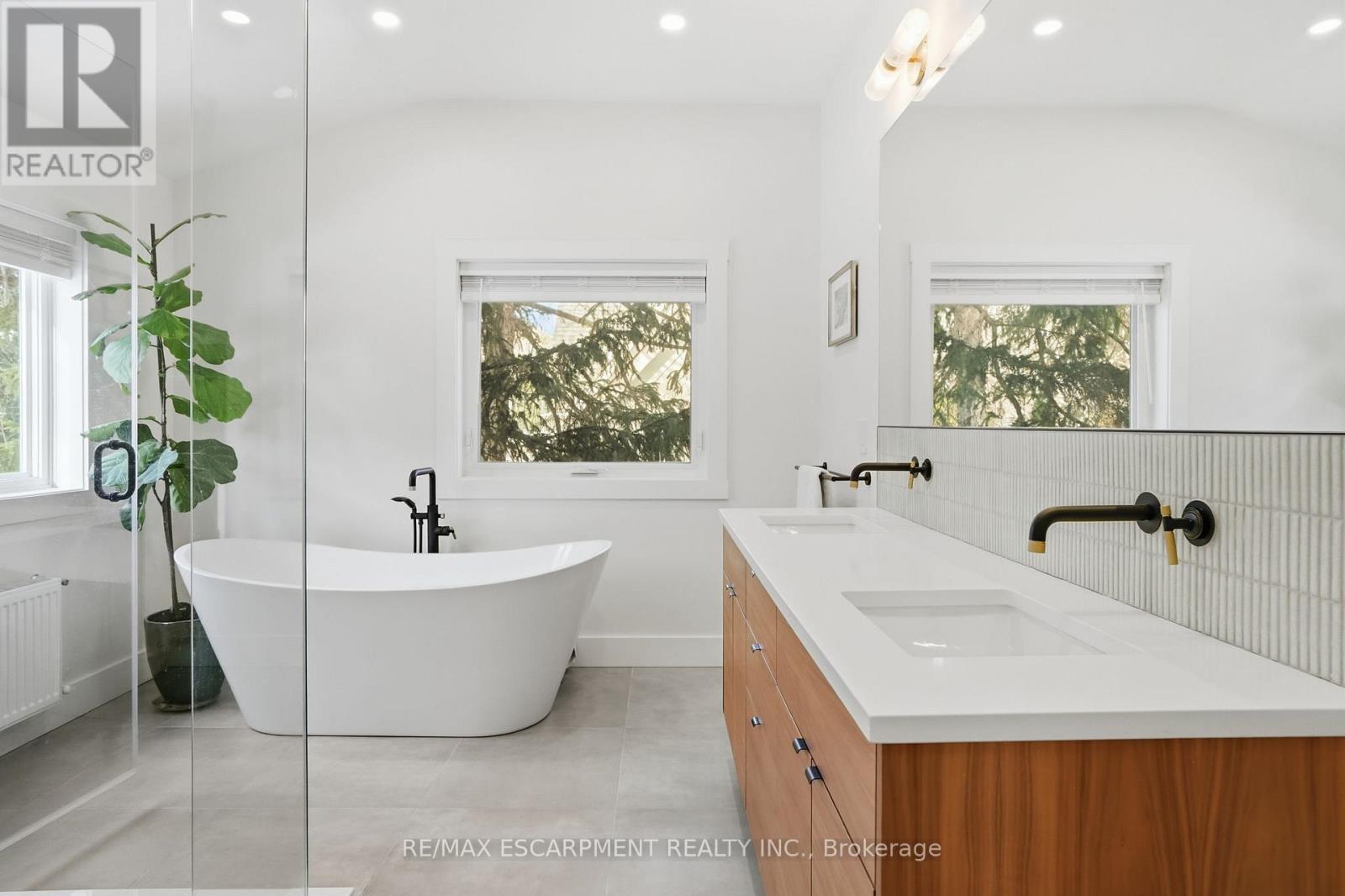 29 Pinewood Trail, Mississauga (Mineola), Ontario  L5G 2L2 - Photo 26 - W12824030