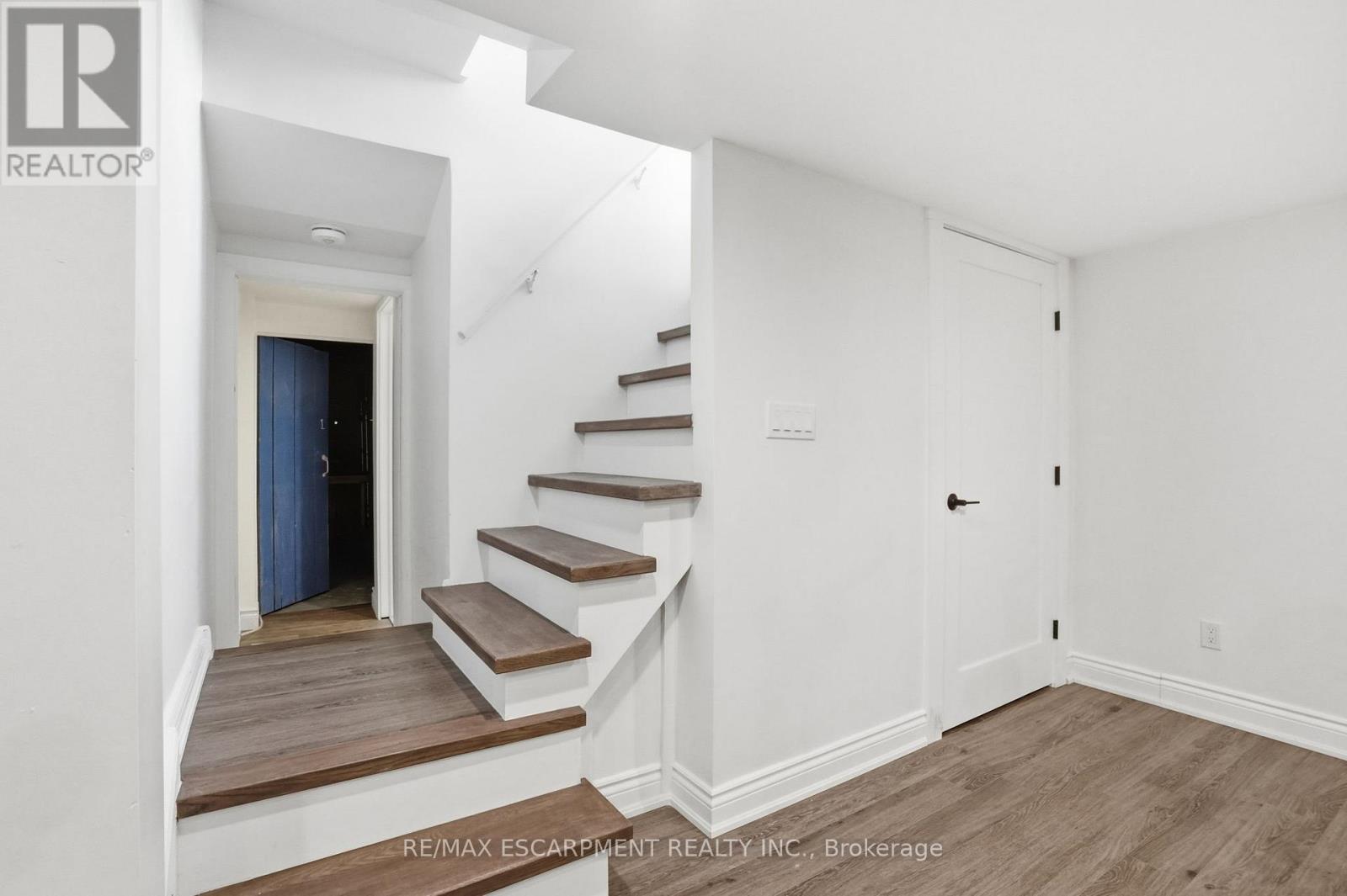 29 Pinewood Trail, Mississauga (Mineola), Ontario  L5G 2L2 - Photo 37 - W12824030