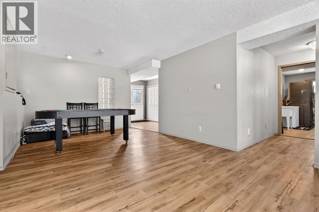 57 Shannon Circle Sw, Calgary, Alberta  T2Y 2K4 - Photo 22 - A2287196