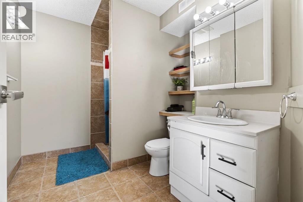 57 Shannon Circle Sw, Calgary, Alberta  T2Y 2K4 - Photo 30 - A2287196