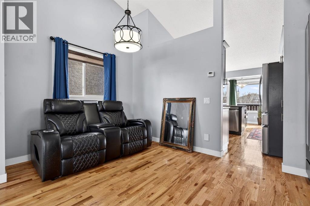 57 Shannon Circle Sw, Calgary, Alberta  T2Y 2K4 - Photo 5 - A2287196