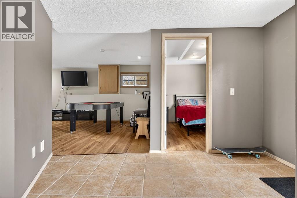 57 Shannon Circle Sw, Calgary, Alberta  T2Y 2K4 - Photo 26 - A2287196