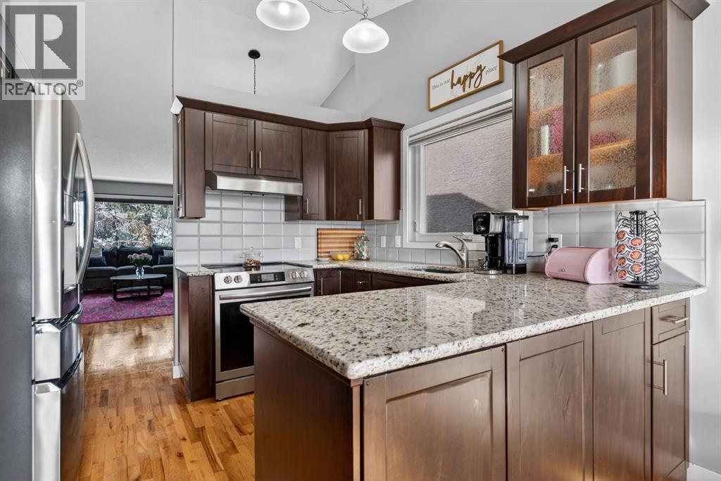 57 Shannon Circle Sw, Calgary, Alberta  T2Y 2K4 - Photo 6 - A2287196