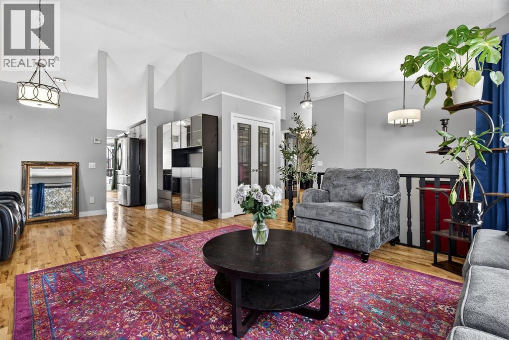 57 Shannon Circle Sw, Calgary, Alberta  T2Y 2K4 - Photo 4 - A2287196