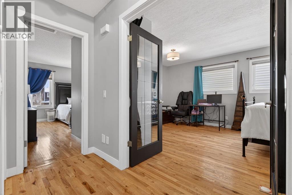 57 Shannon Circle Sw, Calgary, Alberta  T2Y 2K4 - Photo 14 - A2287196