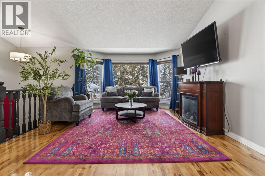 57 Shannon Circle Sw, Calgary, Alberta  T2Y 2K4 - Photo 2 - A2287196