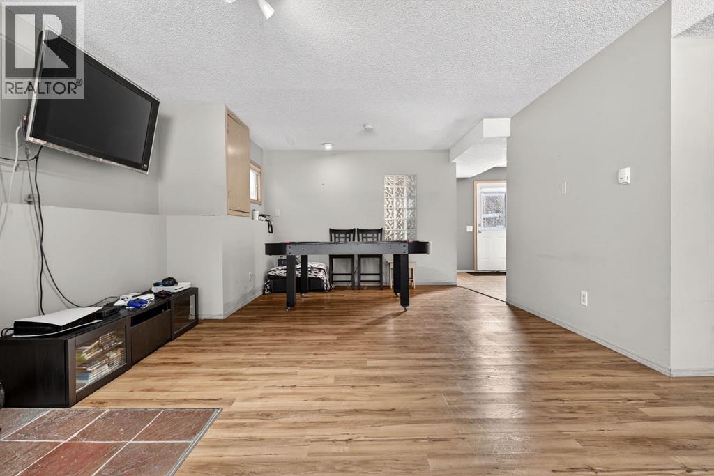 57 Shannon Circle Sw, Calgary, Alberta  T2Y 2K4 - Photo 24 - A2287196