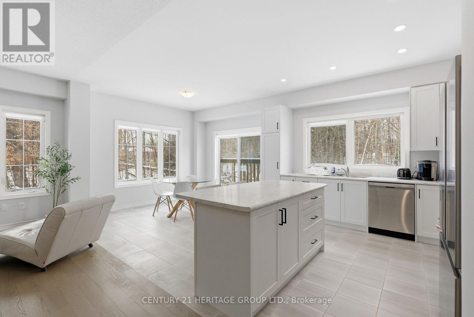 8 Scotia Road, Georgina (Sutton & Jackson's Point), Ontario  L0E 1R0 - Photo 10 - N12825136