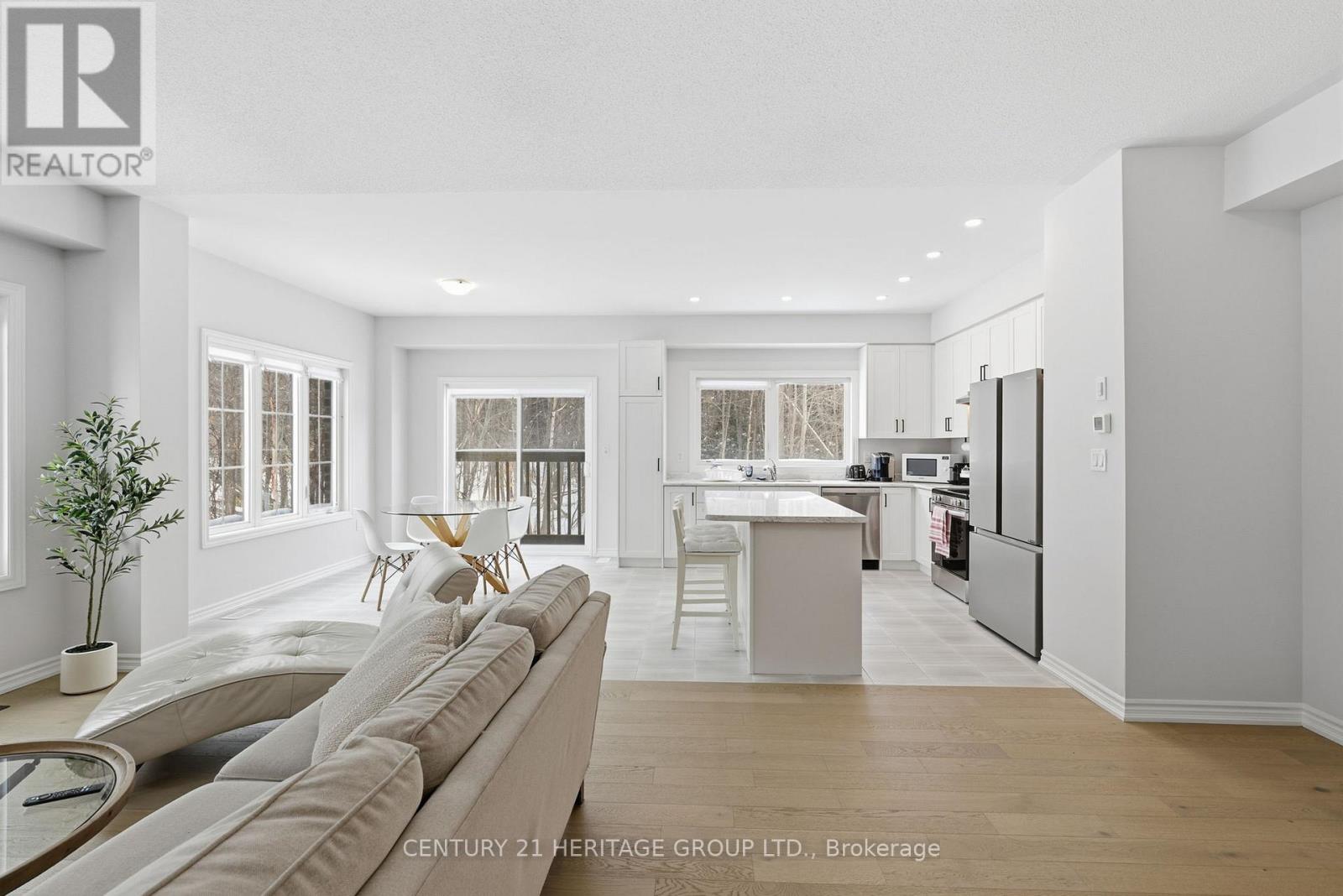 8 Scotia Road, Georgina (Sutton & Jackson's Point), Ontario  L0E 1R0 - Photo 4 - N12825136