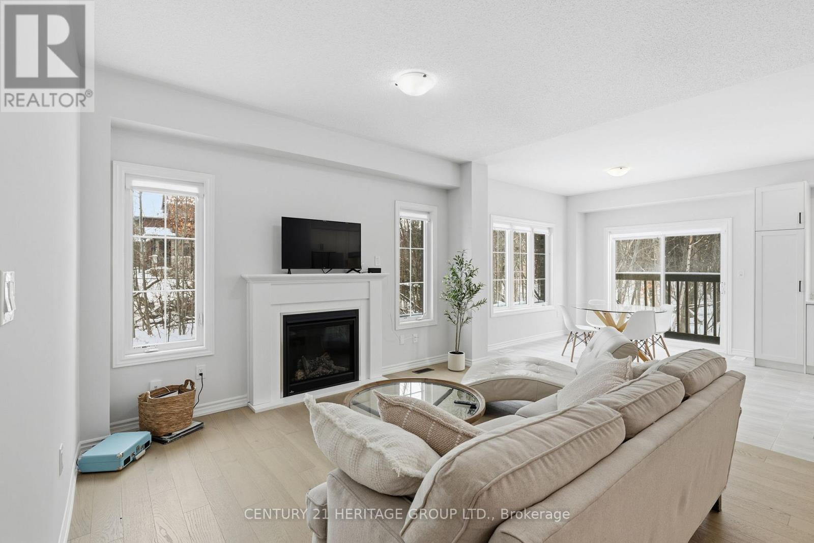 8 Scotia Road, Georgina (Sutton & Jackson's Point), Ontario  L0E 1R0 - Photo 6 - N12825136