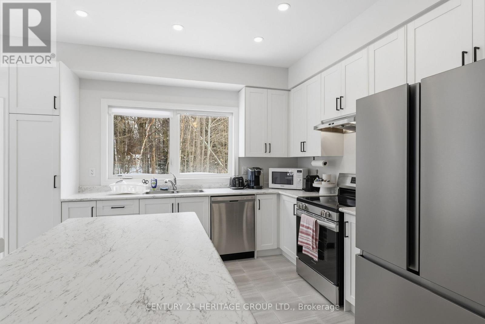 8 Scotia Road, Georgina (Sutton & Jackson's Point), Ontario  L0E 1R0 - Photo 9 - N12825136