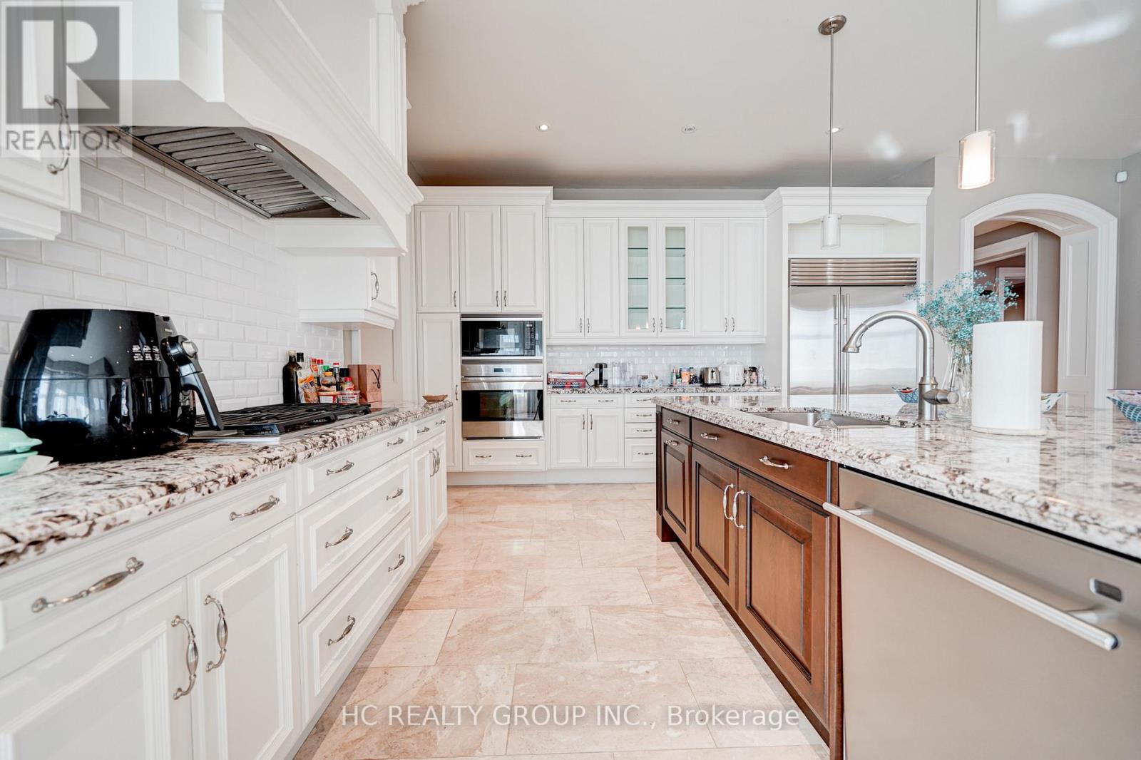 58 Langdon Drive, King (King City), Ontario  L7B 0L9 - Photo 10 - N12825146