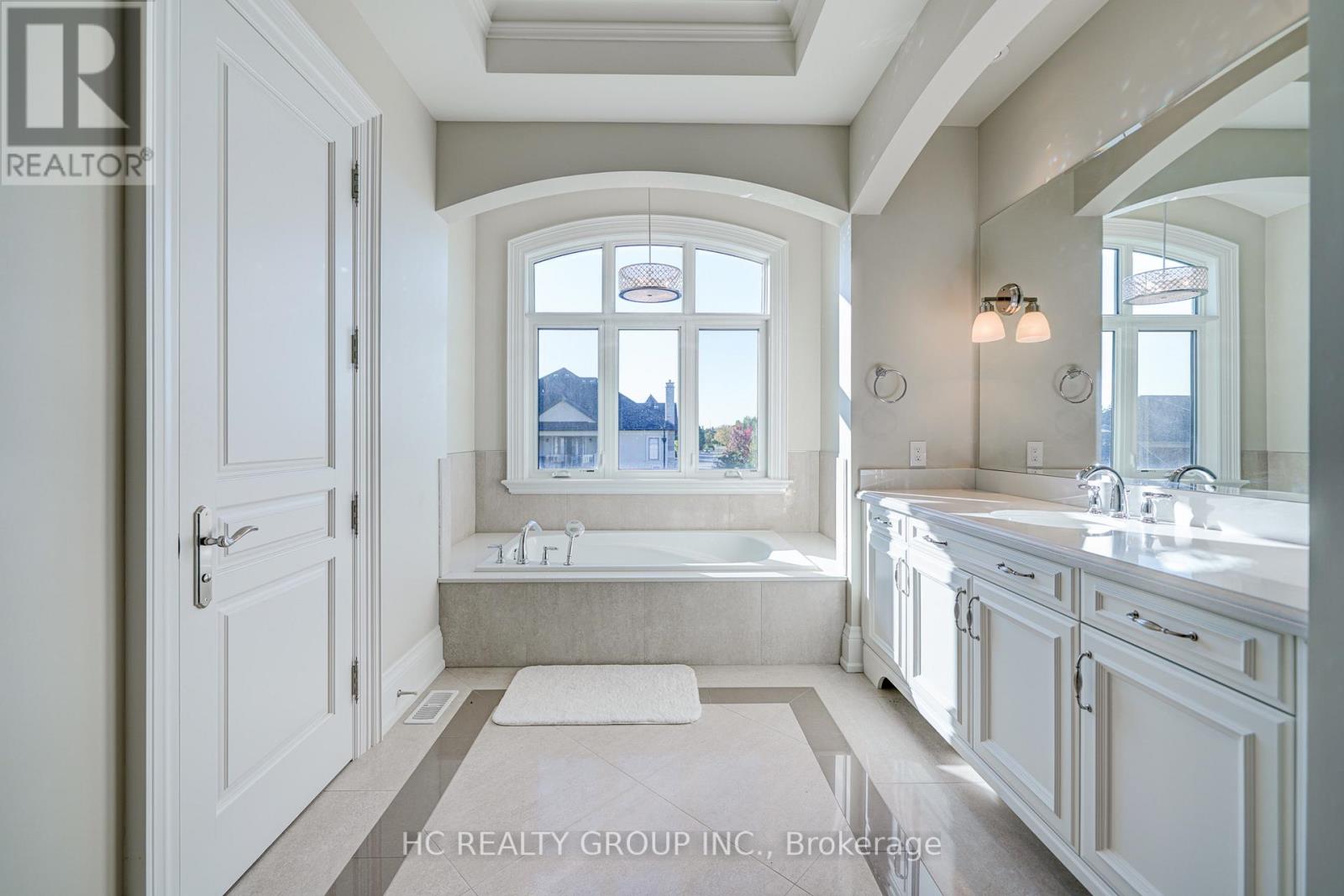 58 Langdon Drive, King (King City), Ontario  L7B 0L9 - Photo 16 - N12825146