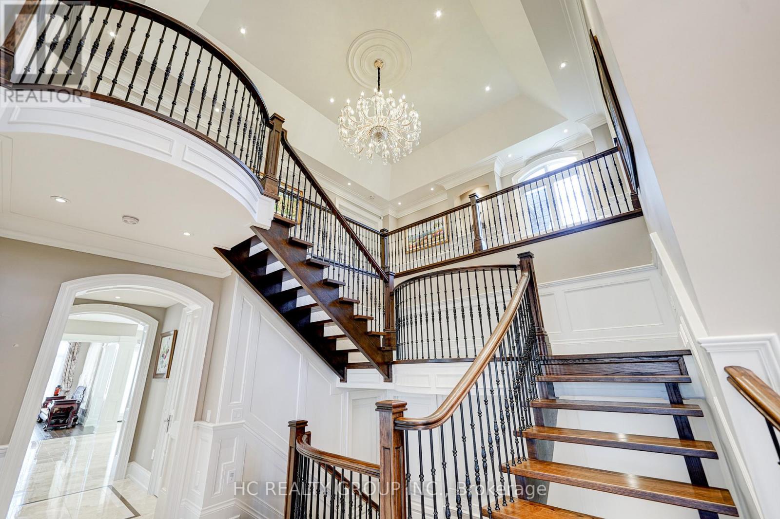 58 Langdon Drive, King (King City), Ontario  L7B 0L9 - Photo 5 - N12825146