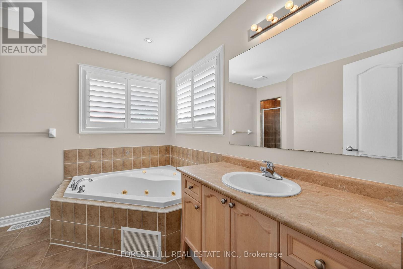 31 Connaught Lane, Barrie, Ontario  L4M 0A6 - Photo 23 - S12825068