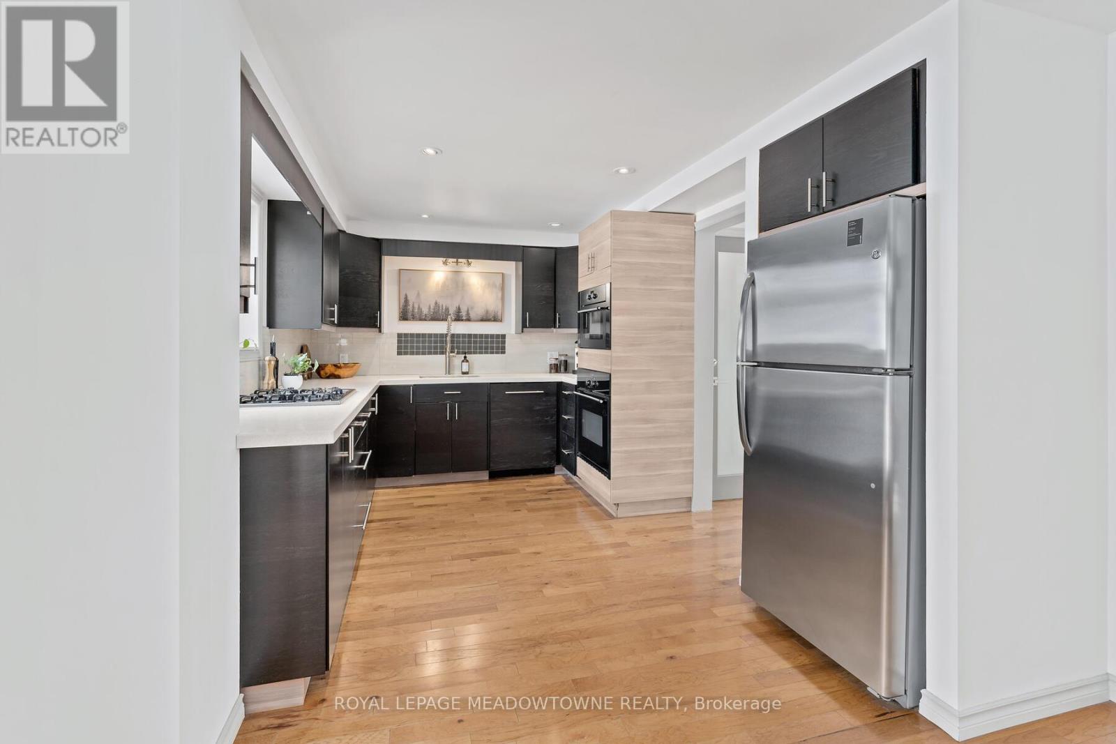 19 Union Street, Halton Hills, Ontario  L7G 3M1 - Photo 11 - W12822052