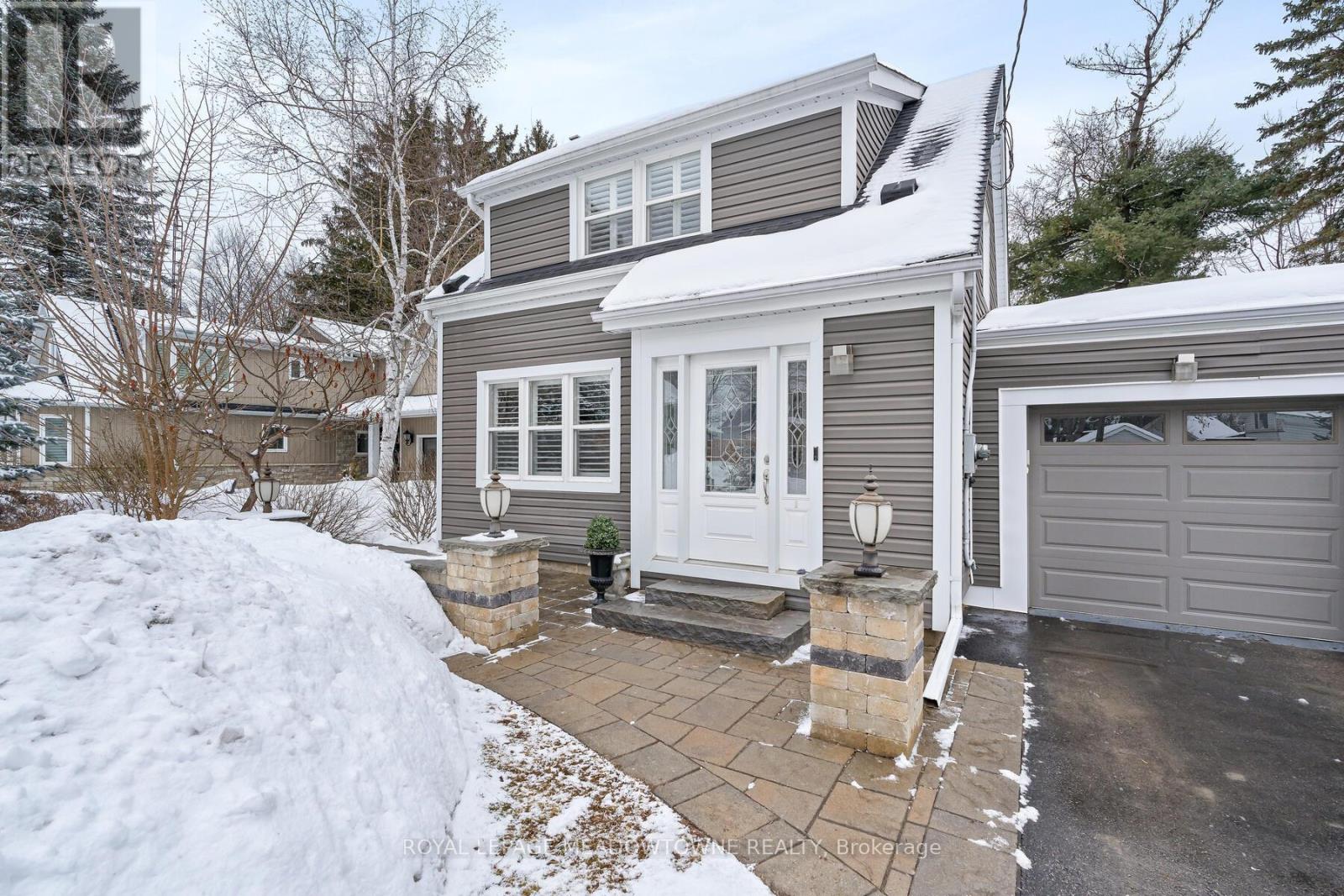 19 Union Street, Halton Hills, Ontario  L7G 3M1 - Photo 2 - W12822052