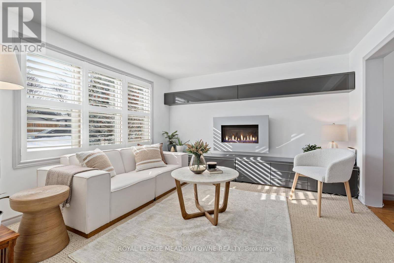 19 Union Street, Halton Hills, Ontario  L7G 3M1 - Photo 5 - W12822052