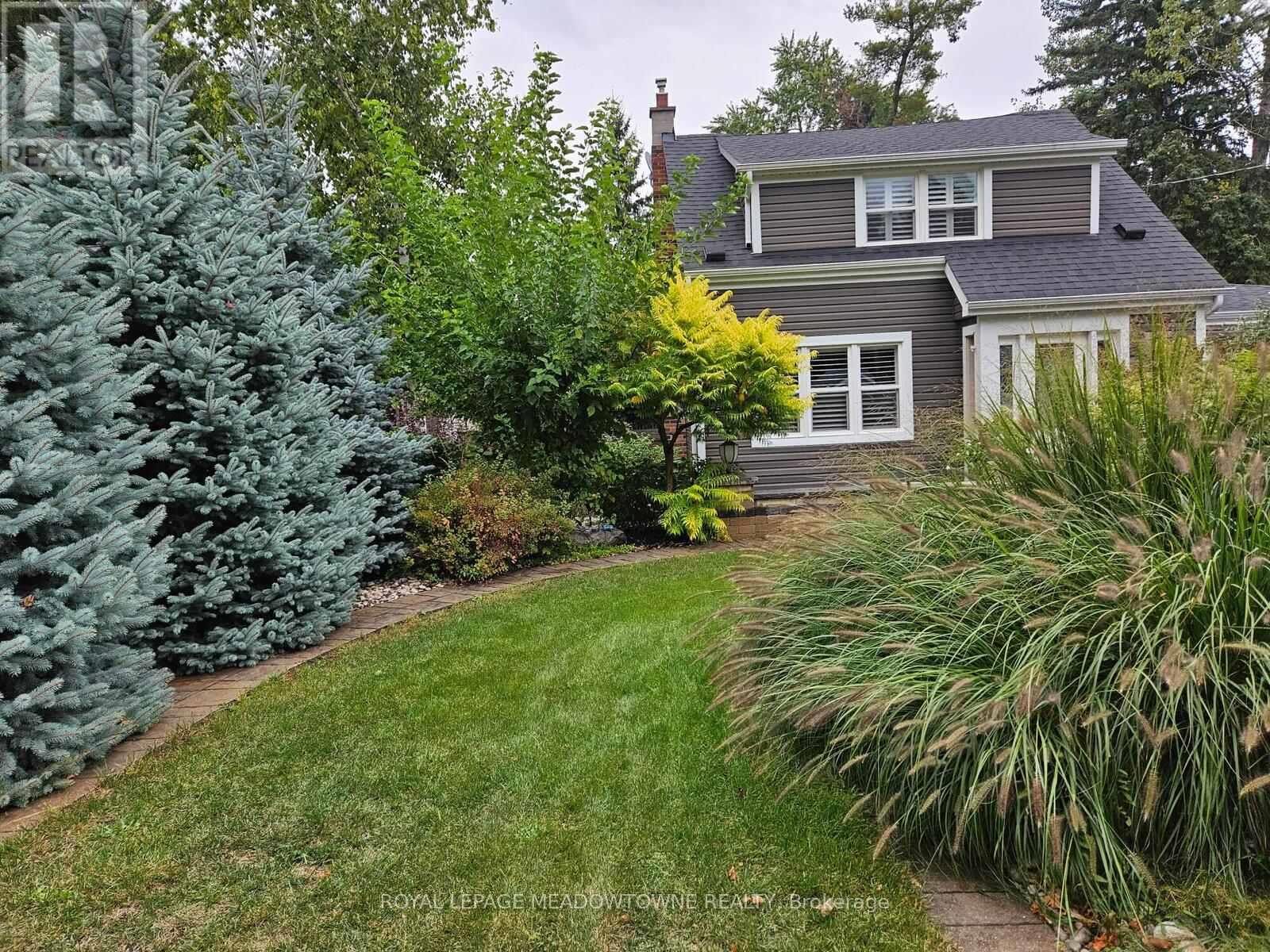 19 Union Street, Halton Hills, Ontario  L7G 3M1 - Photo 3 - W12822052