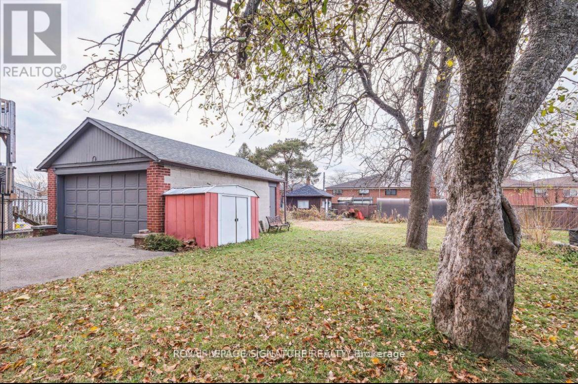 2nd Floor Room1 - 214 Queenslea Avenue, Toronto, Ontario  M9N 2L6 - Photo 10 - W12825082