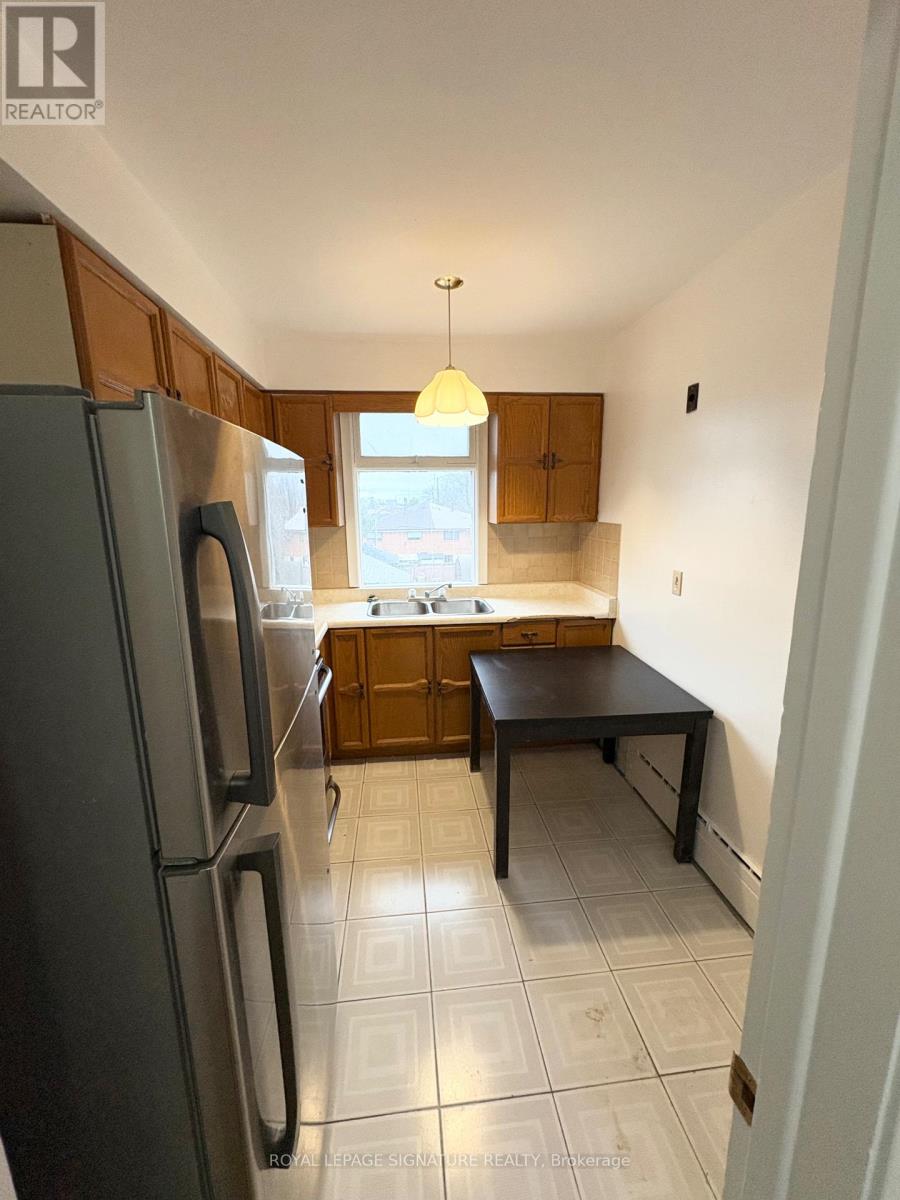 2nd Floor Room1 - 214 Queenslea Avenue, Toronto, Ontario  M9N 2L6 - Photo 6 - W12825082