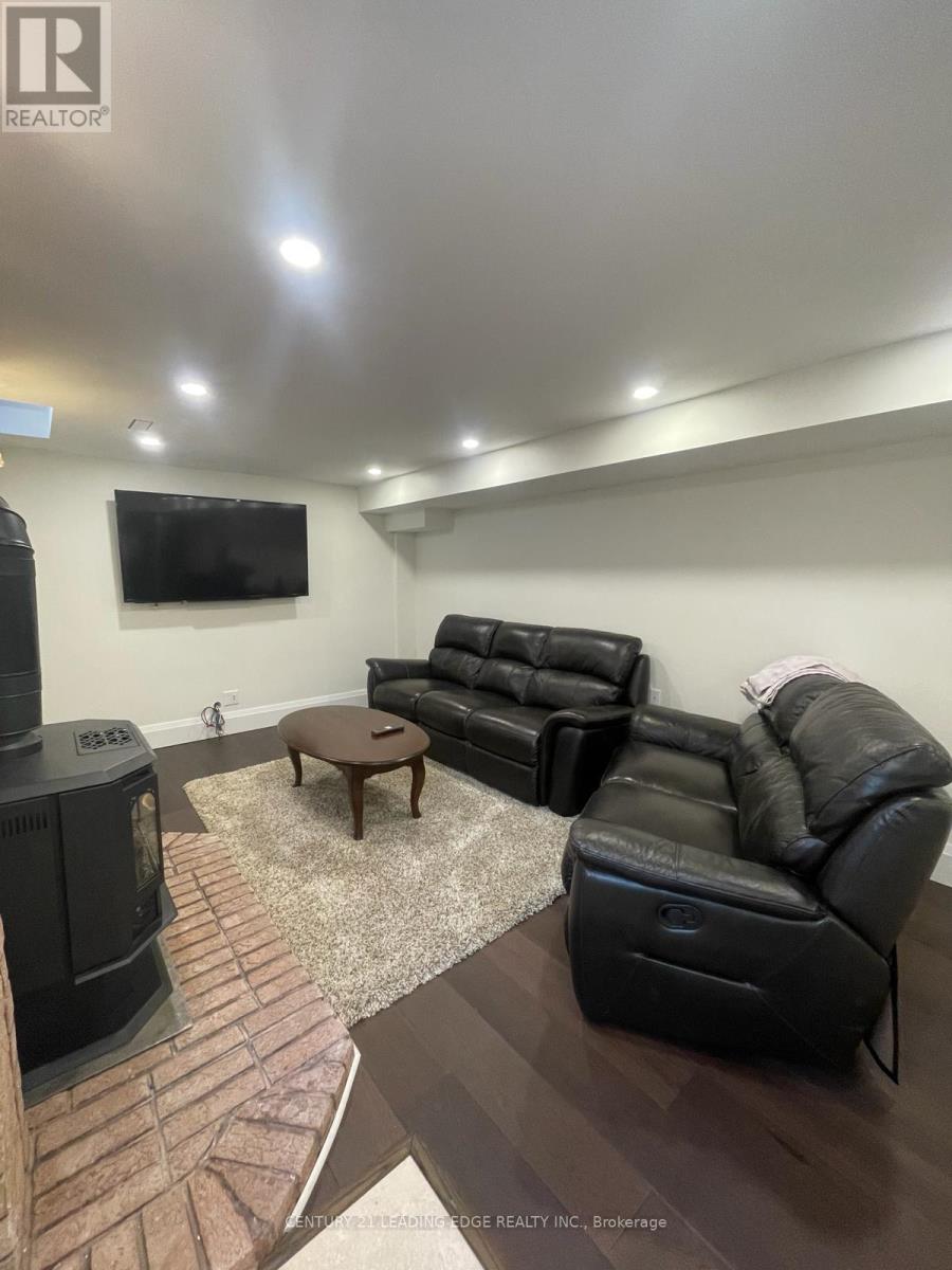 1000 Lovingston Crescent, Mississauga, Ontario  L4W 3K8 - Photo 10 - W12825100