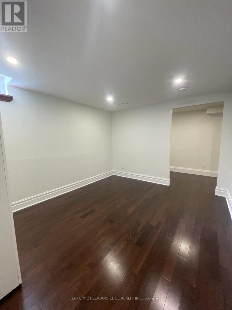 1000 Lovingston Crescent, Mississauga, Ontario  L4W 3K8 - Photo 3 - W12825100