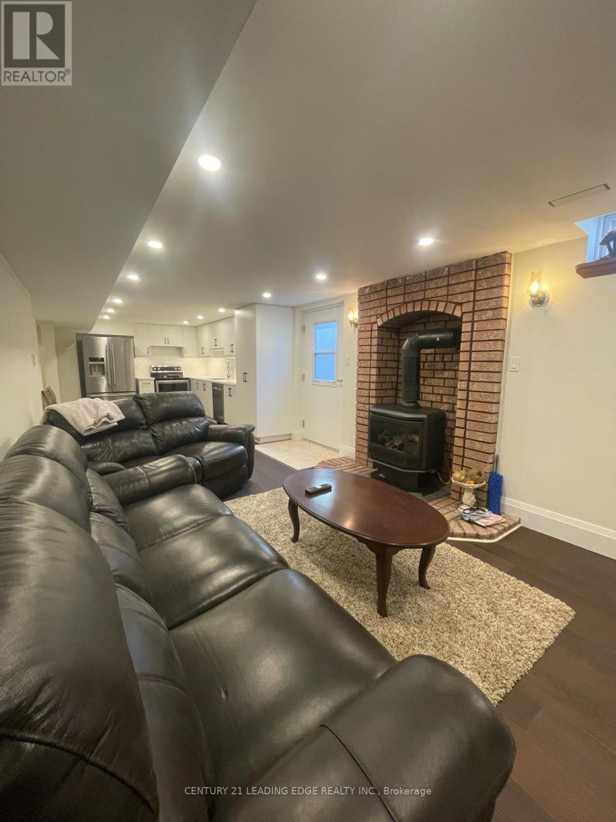 1000 Lovingston Crescent, Mississauga, Ontario  L4W 3K8 - Photo 9 - W12825100