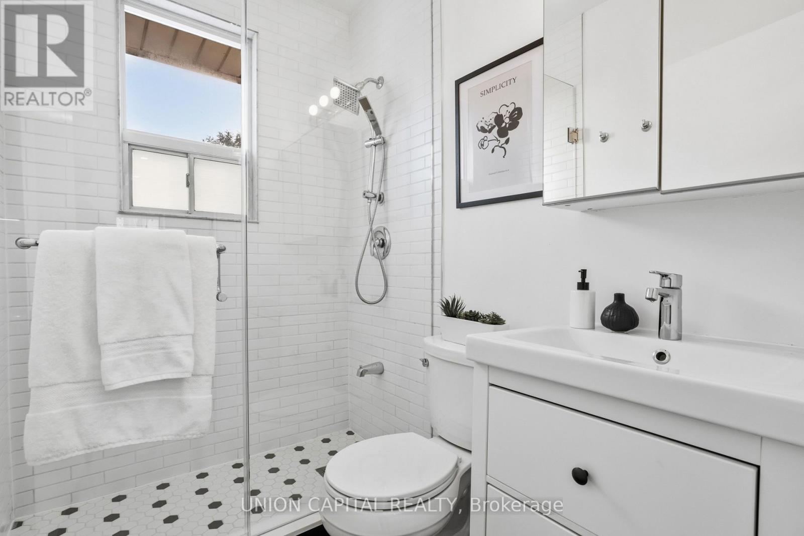 22 Chappel Hill Road, Toronto, Ontario  M3M 1M2 - Photo 17 - W12825112