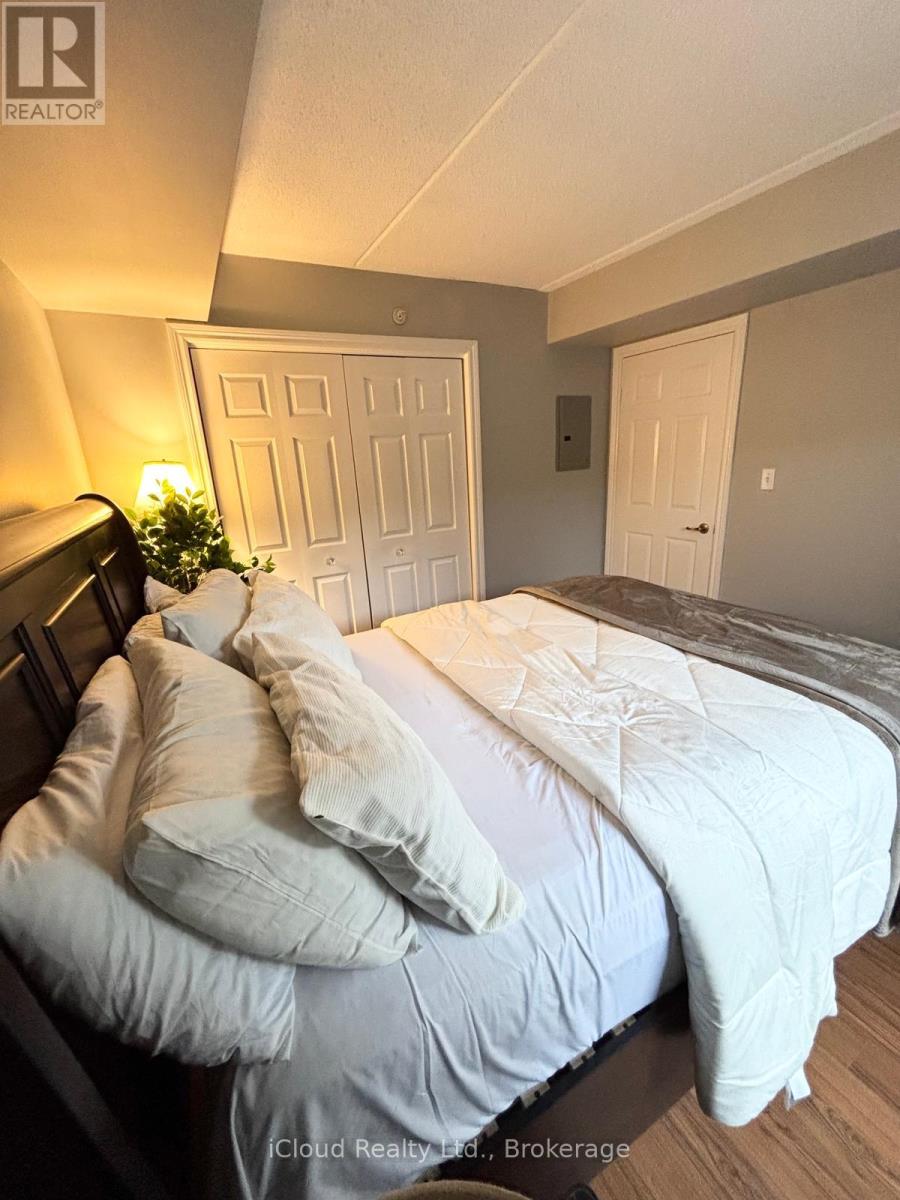 104 - 1470 Bishops Gate, Oakville, Ontario  L6M 4N2 - Photo 14 - W12825114