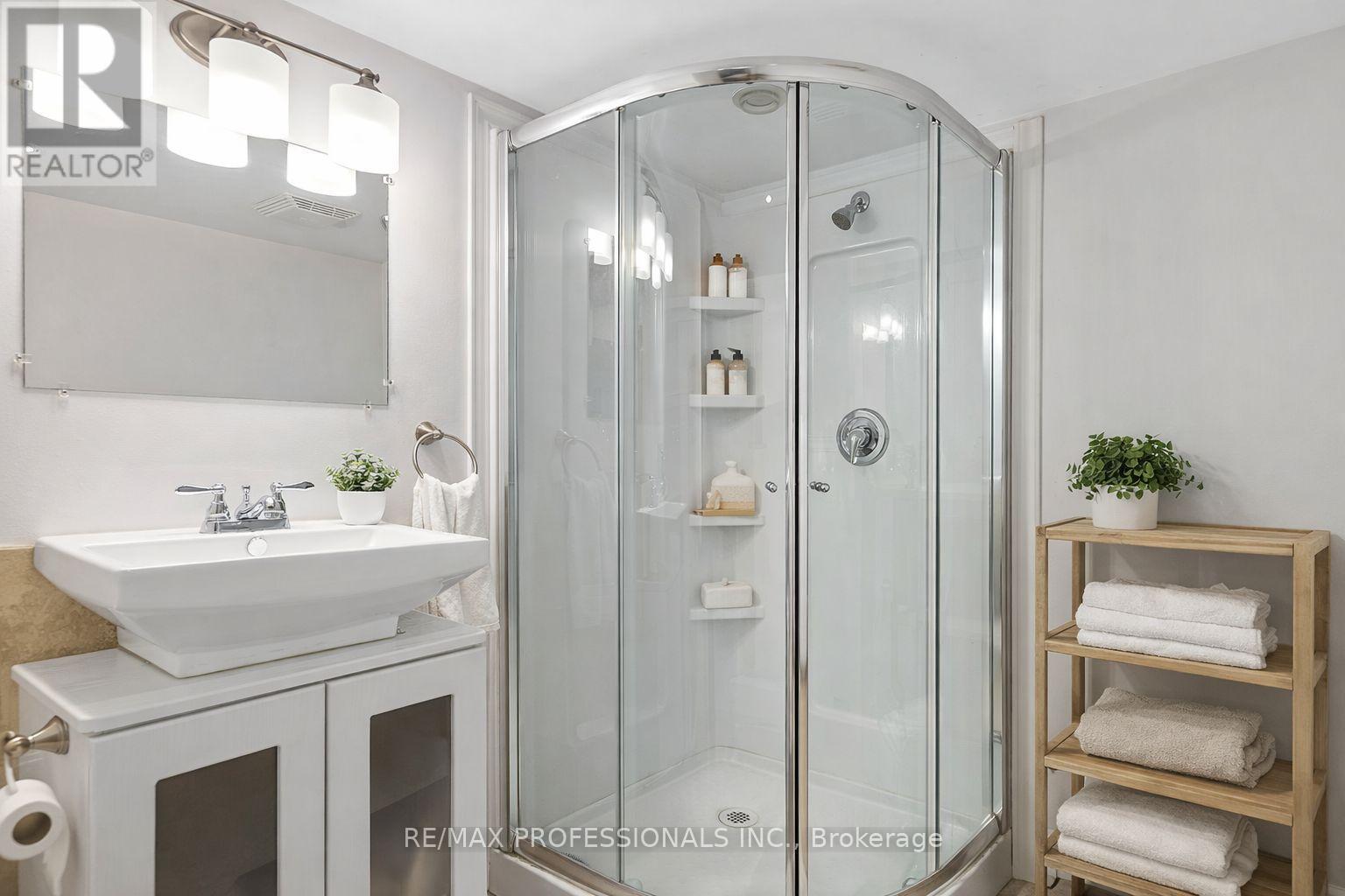 Lower - 49 Barwood Crescent, Kitchener, Ontario  N2E 1T9 - Photo 3 - X12825076