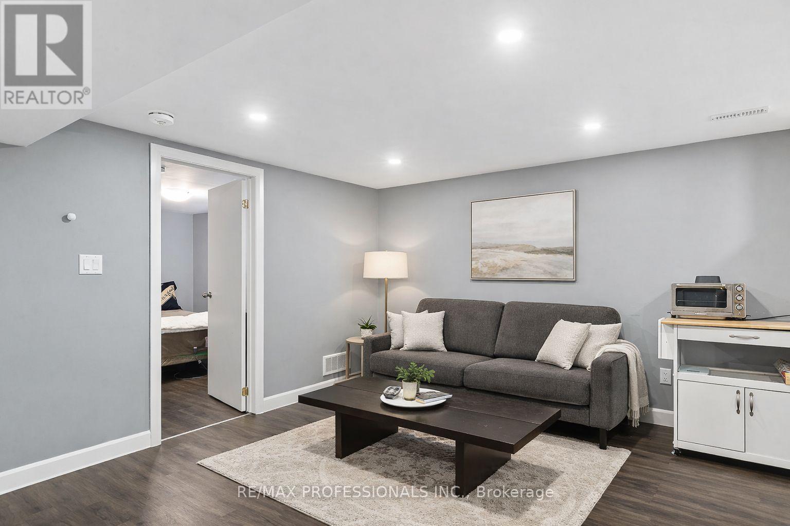 Lower - 49 Barwood Crescent, Kitchener, Ontario  N2E 1T9 - Photo 4 - X12825076