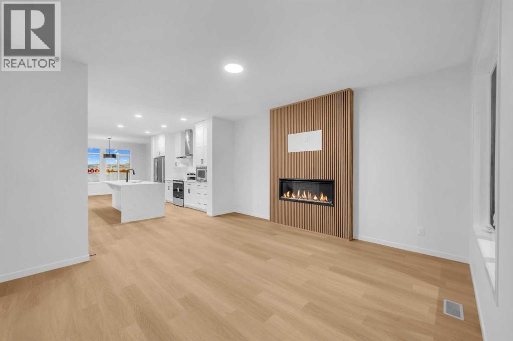 94 Royston Park Nw, Calgary, Alberta  T3L 0M4 - Photo 9 - A2274456