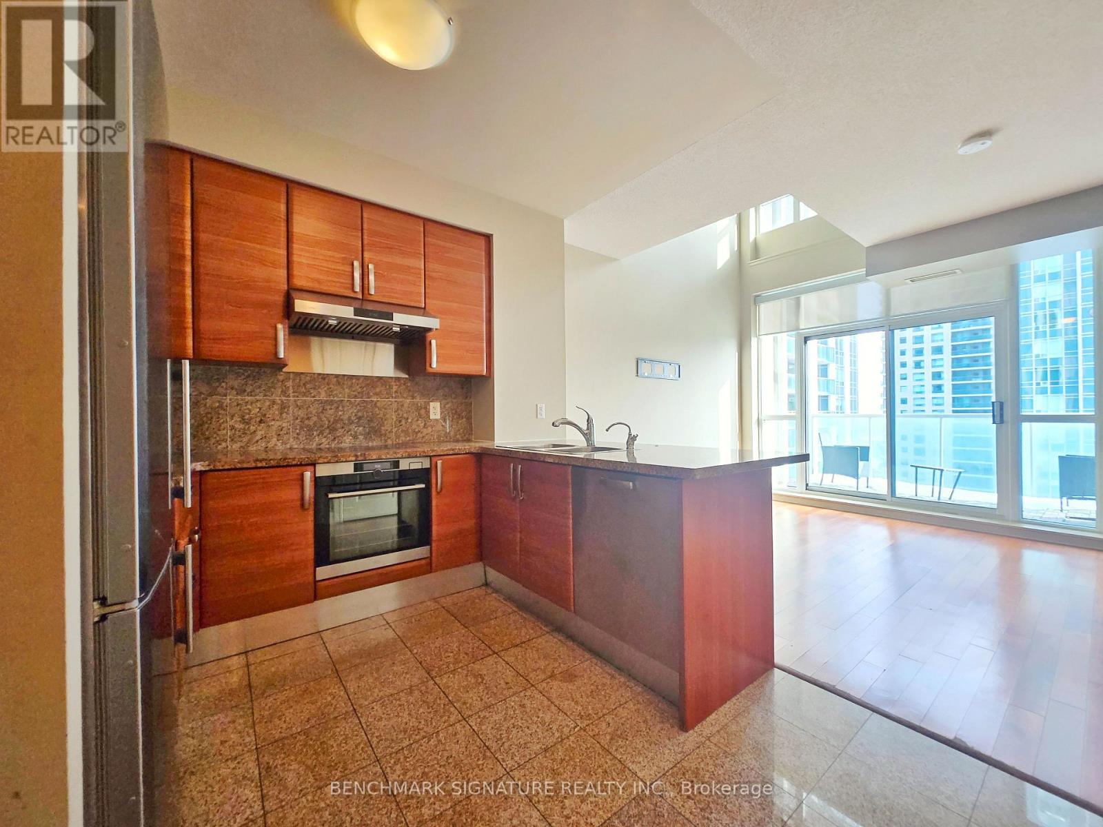 609 - 1 AVONDALE AVENUE, Toronto, Ontario