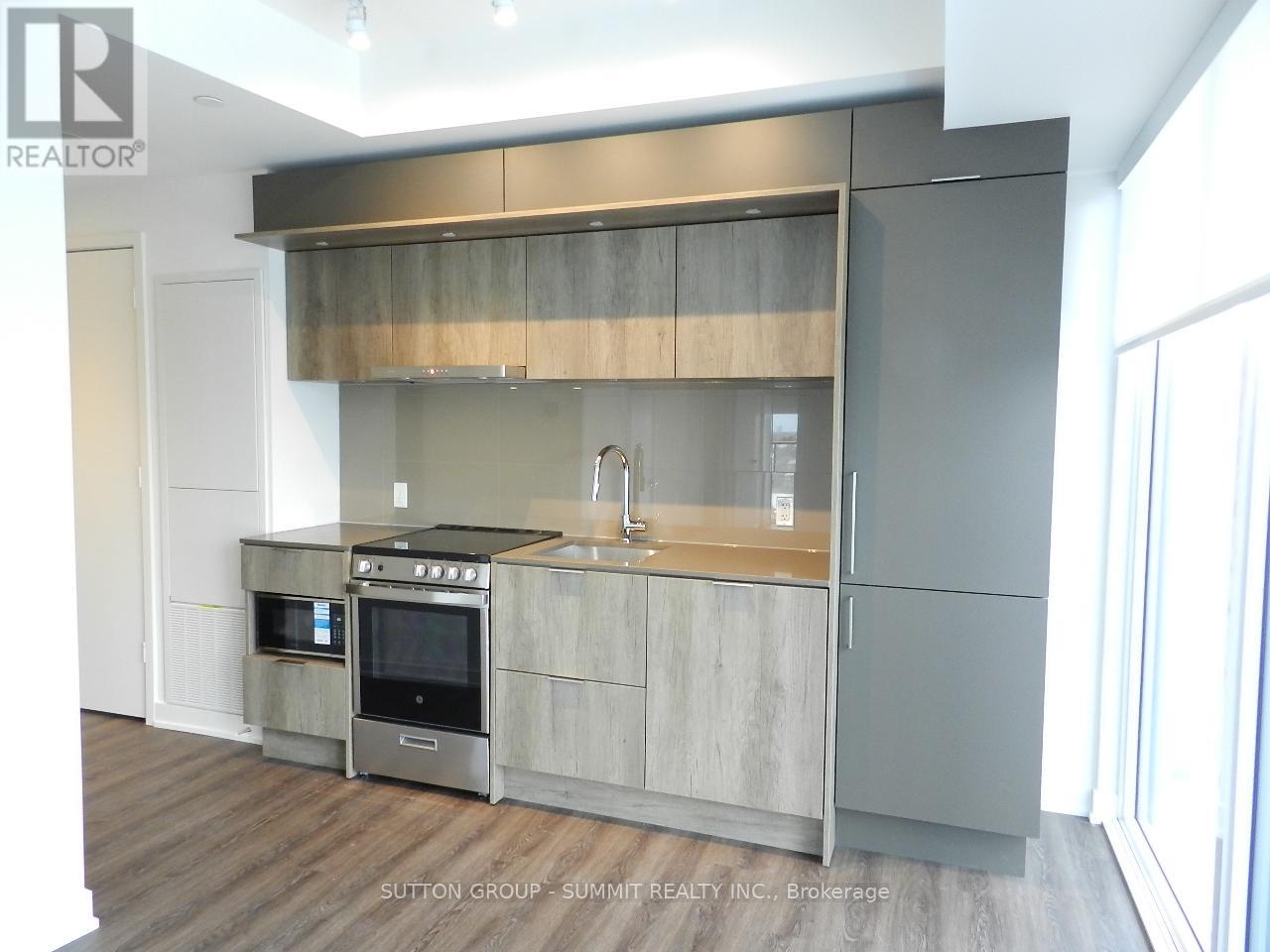 413 - 448 Burnhamthorpe Road W, Mississauga, Ontario  L5B 0R4 - Photo 1 - W12821024