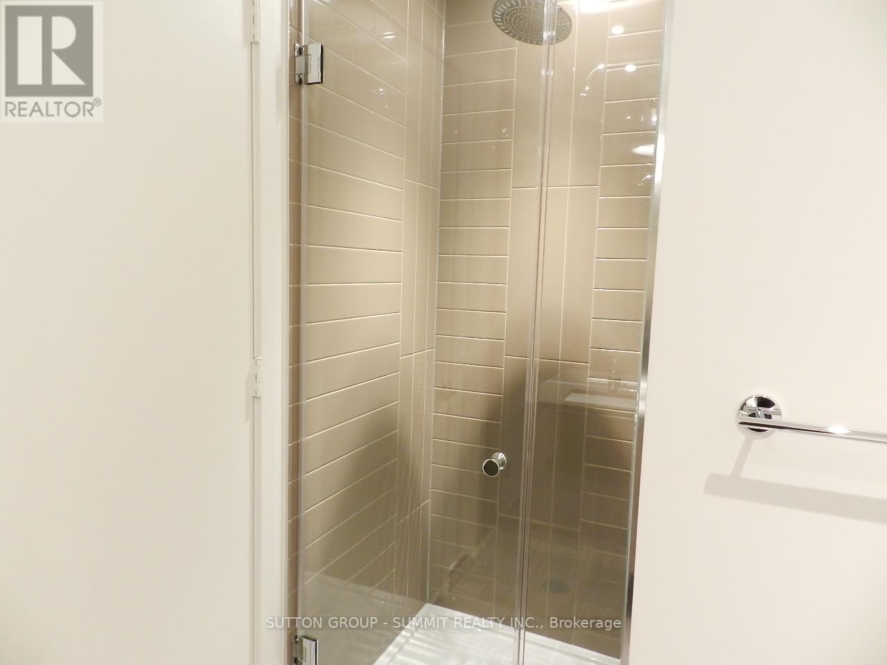 413 - 448 Burnhamthorpe Road W, Mississauga, Ontario  L5B 0R4 - Photo 6 - W12821024