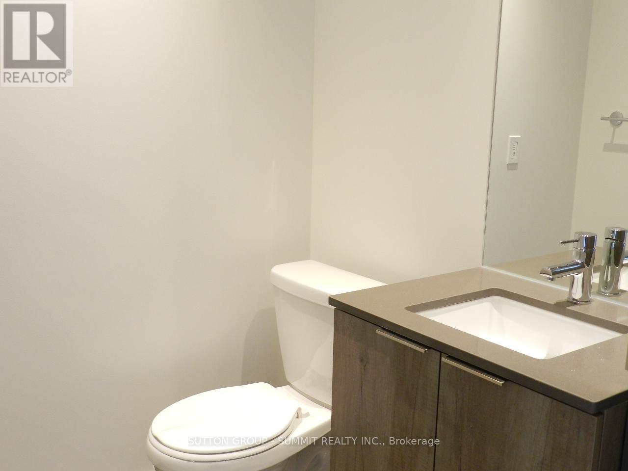 413 - 448 Burnhamthorpe Road W, Mississauga, Ontario  L5B 0R4 - Photo 4 - W12821024