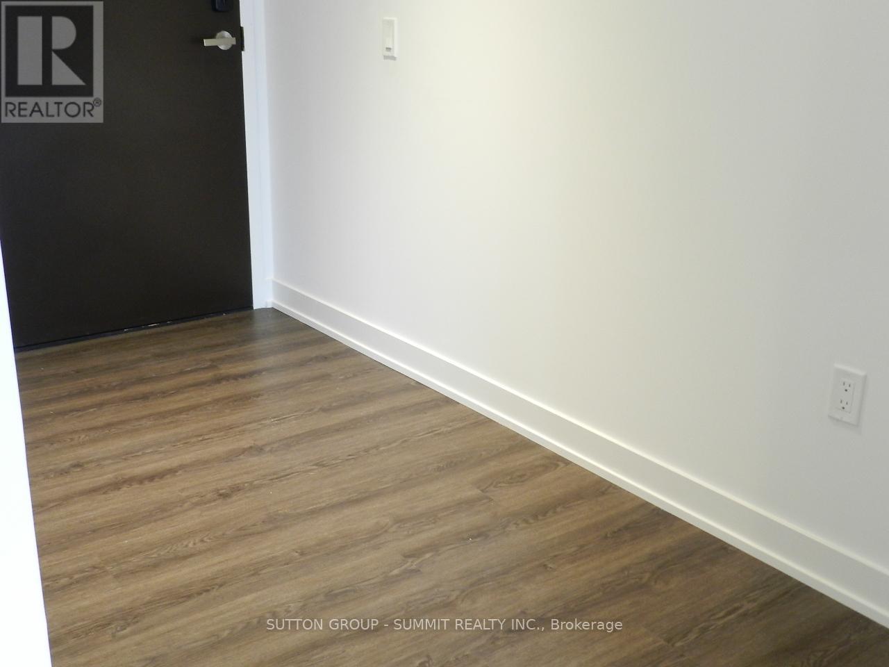 413 - 448 Burnhamthorpe Road W, Mississauga, Ontario  L5B 0R4 - Photo 5 - W12821024