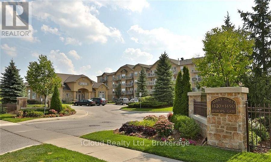 104 - 1470 Bishops Gate, Oakville, Ontario  L6M 4N2 - Photo 4 - W12825114