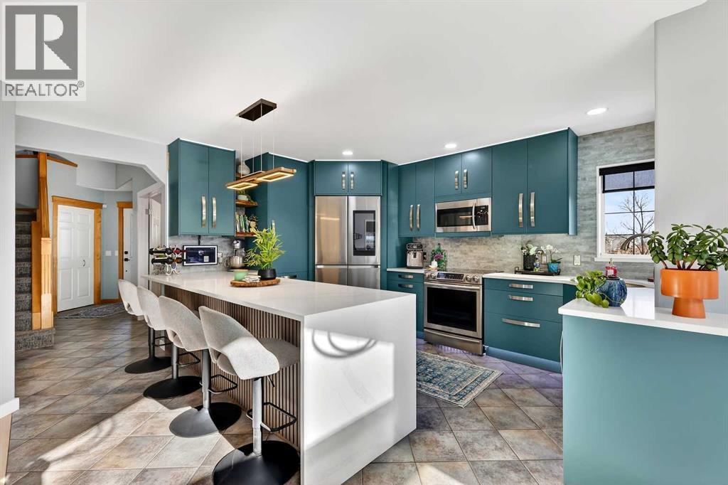 61 Somerset Crescent Sw, Calgary, Alberta  T2Y 3V8 - Photo 2 - A2287399