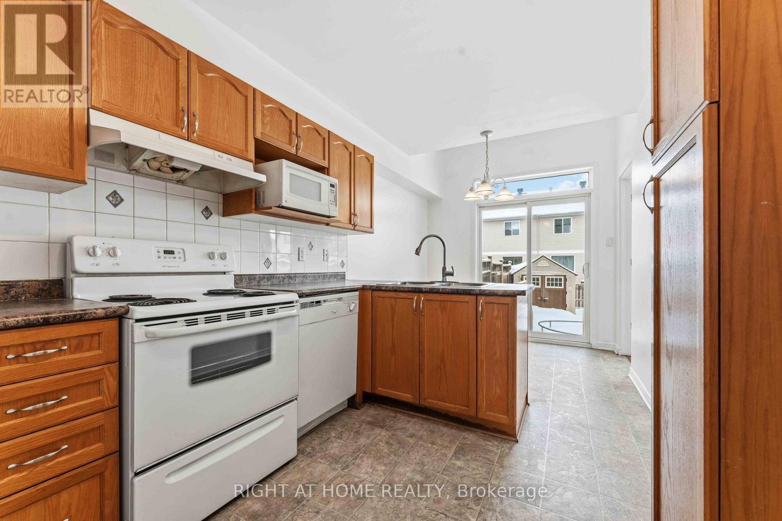 994 Klondike Road, Ottawa, Ontario  K2K 0C3 - Photo 10 - X12825172