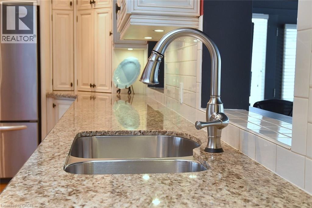 105 Overdale Avenue, Waterdown, Ontario  L9H 7H1 - Photo 11 - 40806969