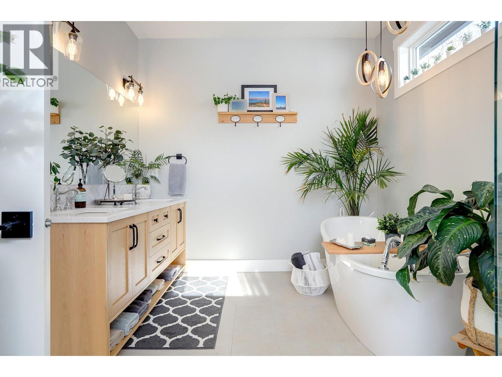 1908 39 Avenue, Vernon, British Columbia  V1T 3A8 - Photo 37 - 10375559