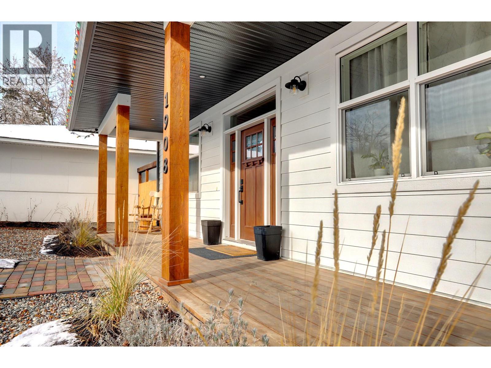 1908 39 Avenue, Vernon, British Columbia  V1T 3A8 - Photo 5 - 10375559