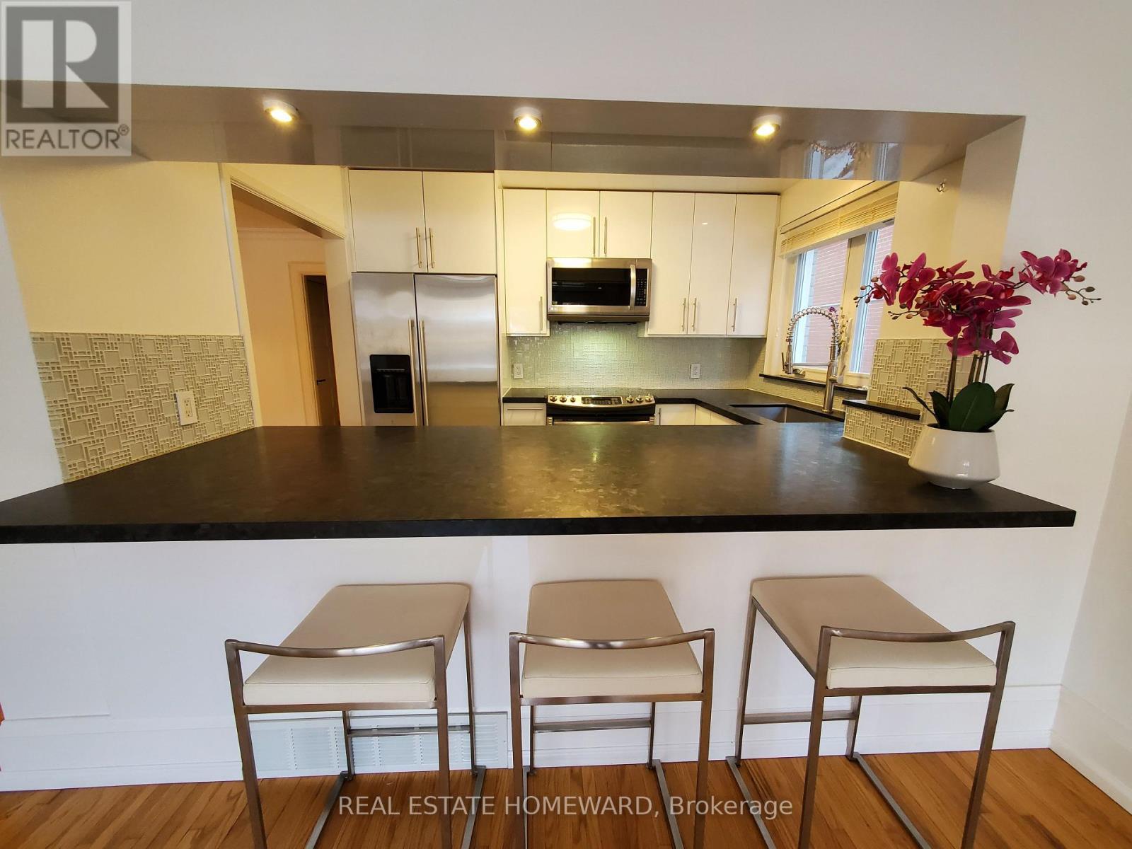 Main Floor - 21 Love Crescent, Toronto, Ontario  M4E 1V6 - Photo 9 - E12825162