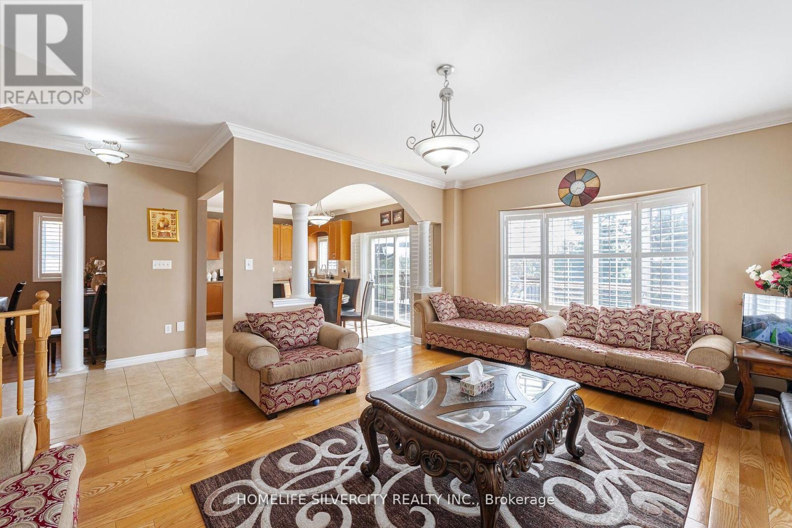 14 Oakhaven Road, Brampton, Ontario  L6P 2Y3 - Photo 8 - W12825152